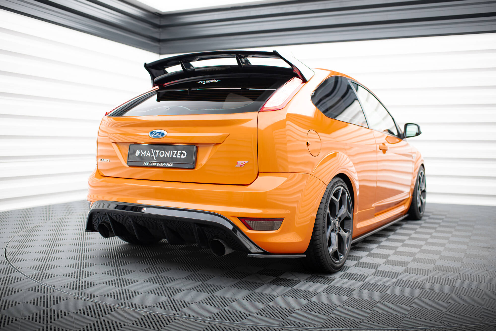 Rajout Du Pare Chocs Arriere Ford Focus ST Mk2 FL Gloss Black Notre