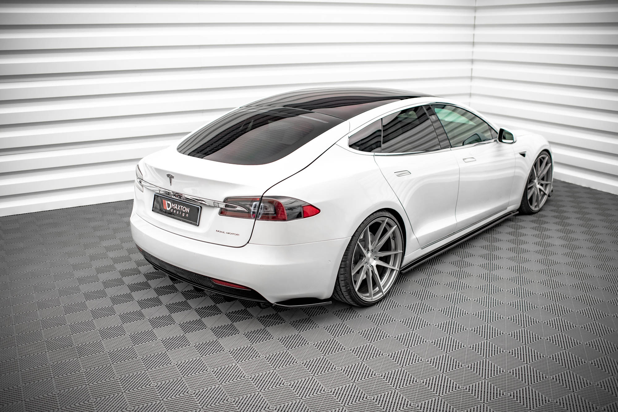 LAME DU PARE CHOCS ARRIERE Tesla Model S Facelift Gloss Black