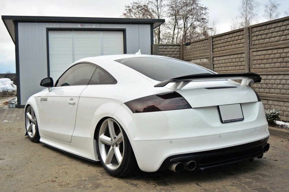 Arriere Splitter Audi TT S 8J (avec une barre verticale)