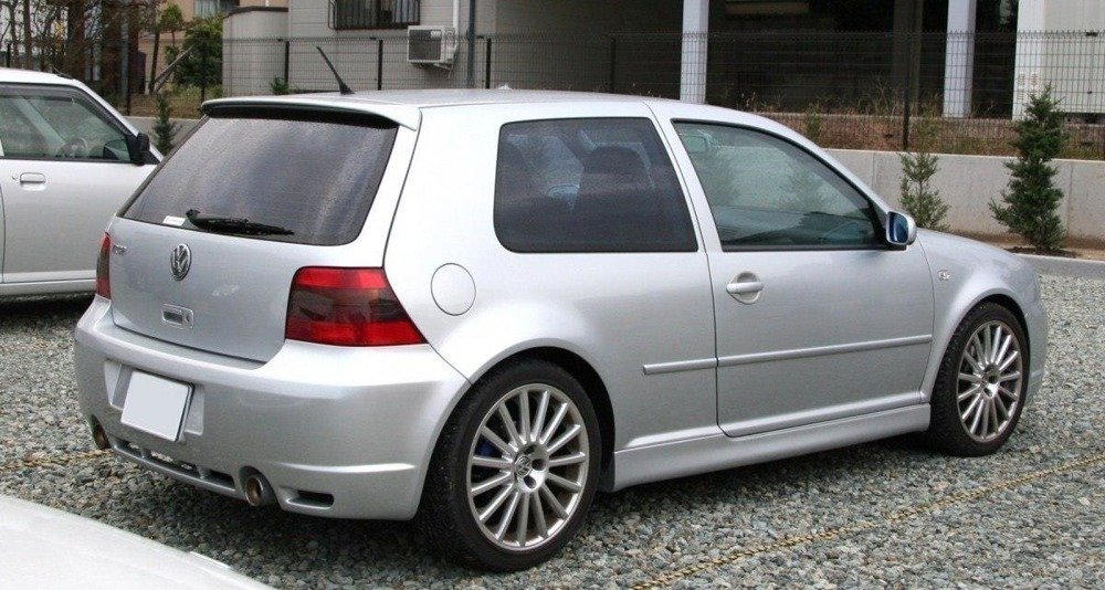 SET DES BAS DE CAISSE GOLF 4 3 PORTES < R32 LOOK >