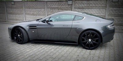 SET DES BAS DE CAISSE ASTON MARTIN V8 VANTAGE