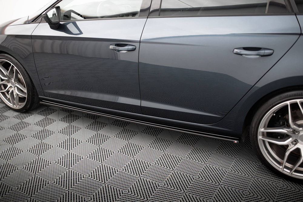 RAJOUTS DES BAS DE CAISSE POUR v.1 Seat Leon Mk3 Cupra/ FR Facelift