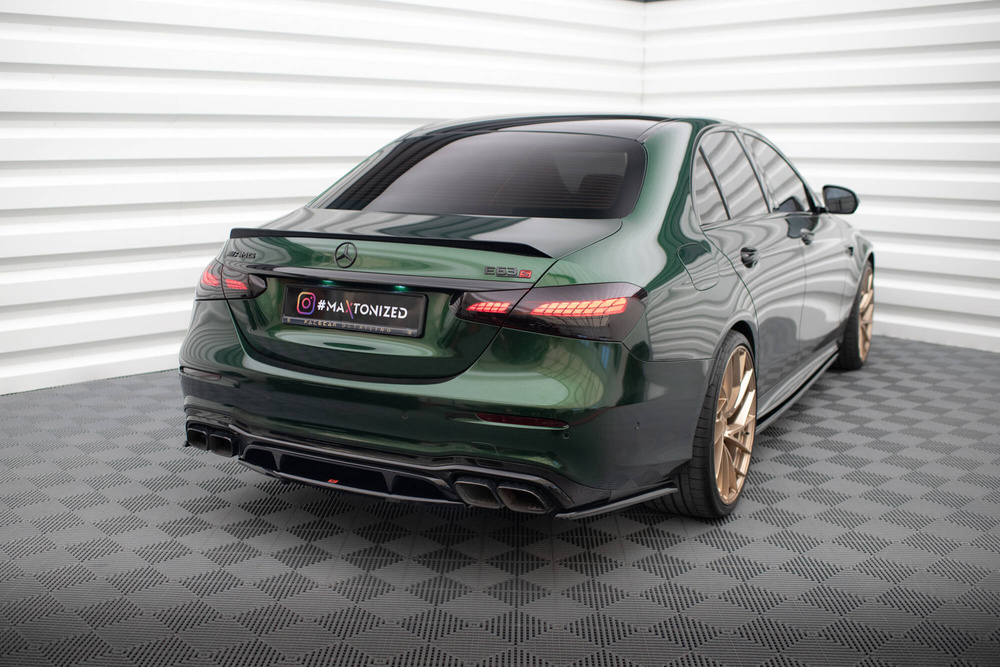 Arriere Splitter (avec une barre verticale) Mercedes-AMG E63 W213 Facelift