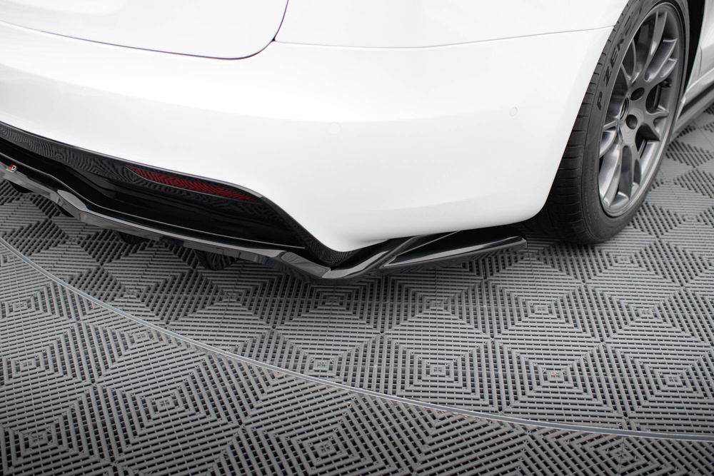 Arriere Splitter (avec une barre verticale) V.2 Tesla Model S Plaid Mk1 Facelift