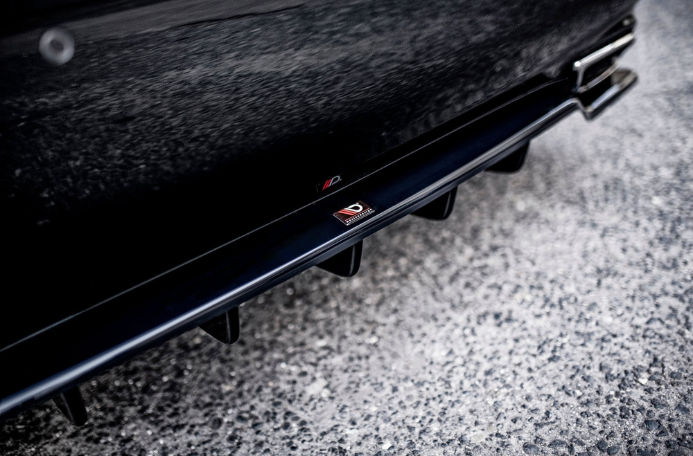 Arriere Splitter (avec une barre verticale) Leuxs LS Mk4 Facelift