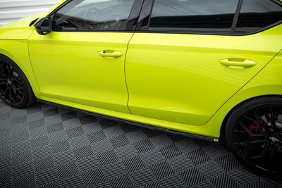 Rajouts Des Bas De Caisse V.1 Skoda Octavia RS Mk4
