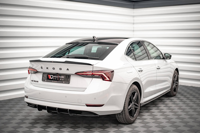 Le prolongement de la lunette arrière Skoda Octavia Liftback Mk4