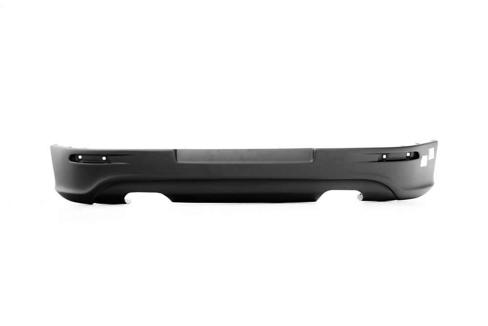 RAJOUT DU PARE-CHOCS ARRIÈRE VW GOLF V R32 (version avec une double sortie pour pot final d'echappement)