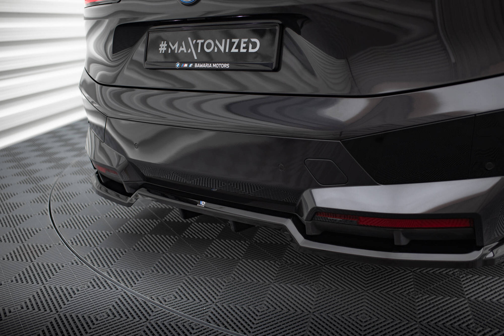 Arriere Splitter (avec une barre verticale) BMW iX M-Pack i20