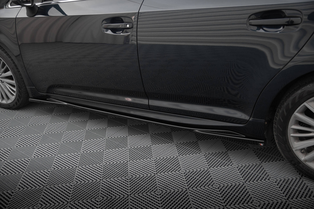 Rajouts Des Bas De Caisse Toyota Avensis Mk3 Facelift