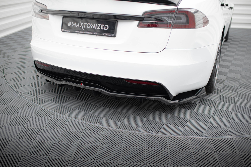 Arriere Splitter (avec une barre verticale) V.1 Tesla Model S Plaid Mk1 Facelift