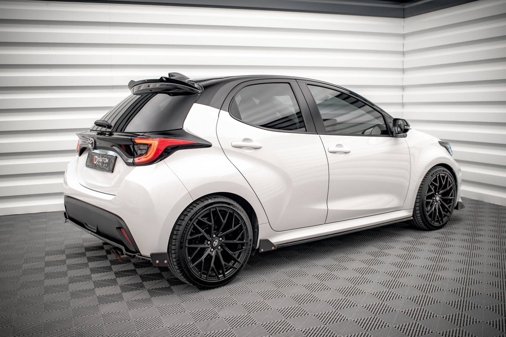 Rajouts Des Bas De Caisse V.1 + Ailerons Toyota Yaris Mk4