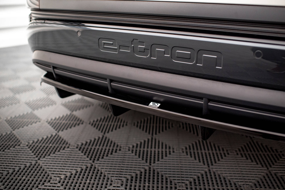 Arriere Splitter (avec une barre verticale) Audi Q4 e-tron Sportback S-line Mk1