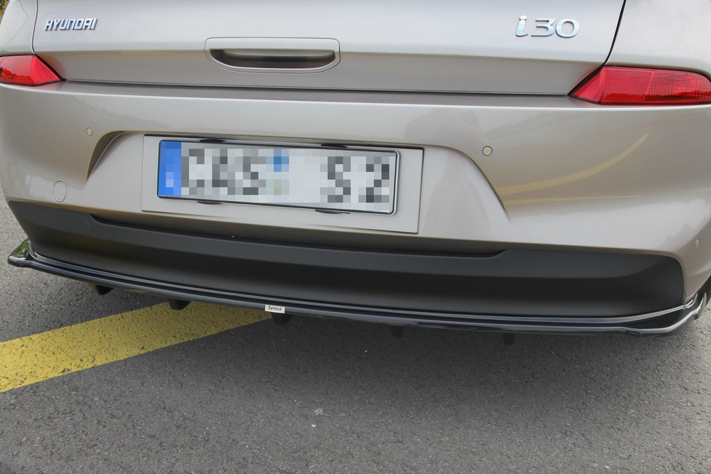 Arriere Splitter (AVEC UNE BARRE VERTICALE) HYUNDAI I30 MK3 HATCHBACK