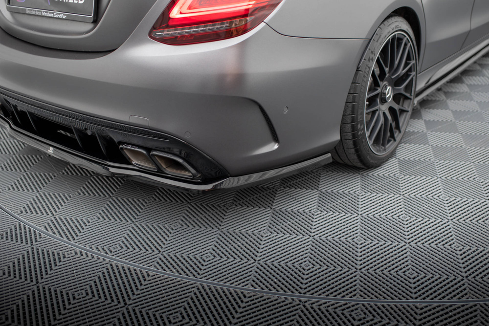 Arriere Splitter (avec une barre verticale) Mercedes-AMG C63 Sedan / Estate W205 Facelift