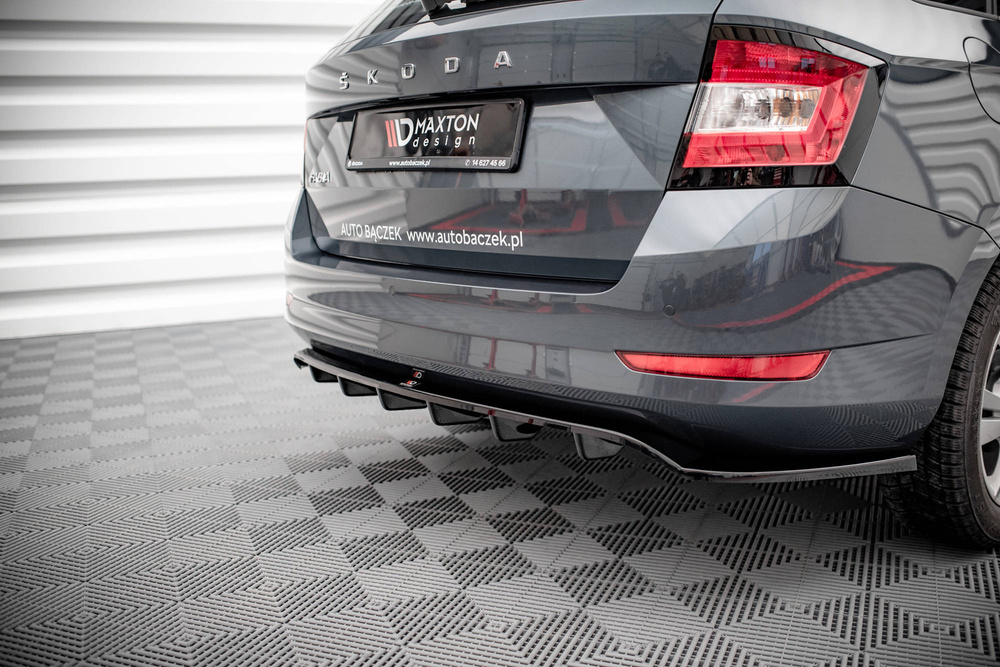 Arriere Splitter (avec une barre verticale) Skoda Fabia Combi Mk3 Facelift