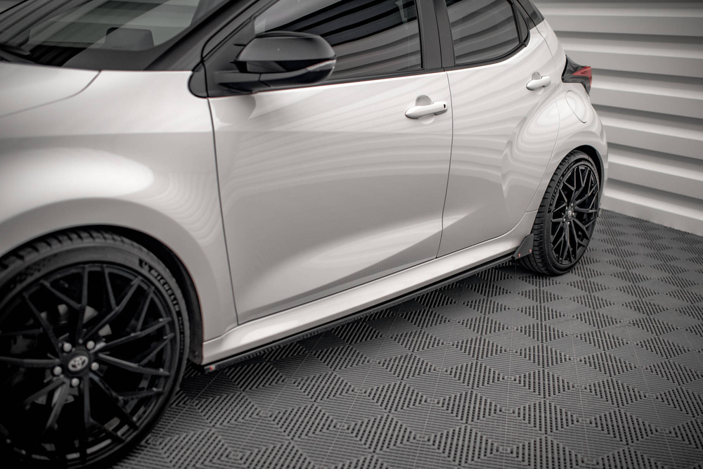 Rajouts Des Bas De Caisse V.1 + Ailerons Toyota Yaris Mk4
