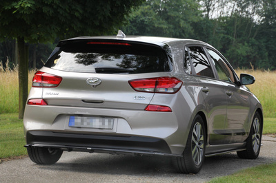 Arriere Splitter (AVEC UNE BARRE VERTICALE) HYUNDAI I30 MK3 HATCHBACK
