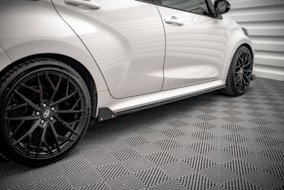 Rajouts Des Bas De Caisse V.1 + Ailerons Toyota Yaris Mk4