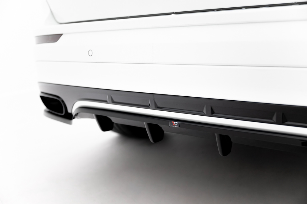 Arriere Splitter (avec une barre verticale) Volvo XC60 Mk2 R-Design