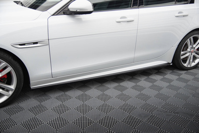 Rajouts Des Bas De Caisse Jaguar XE R-Sport X760