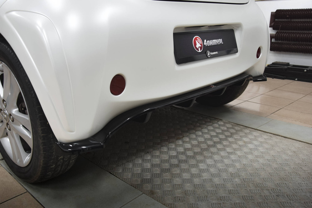 Arriere Splitter (avec une barre verticale) Toyota IQ