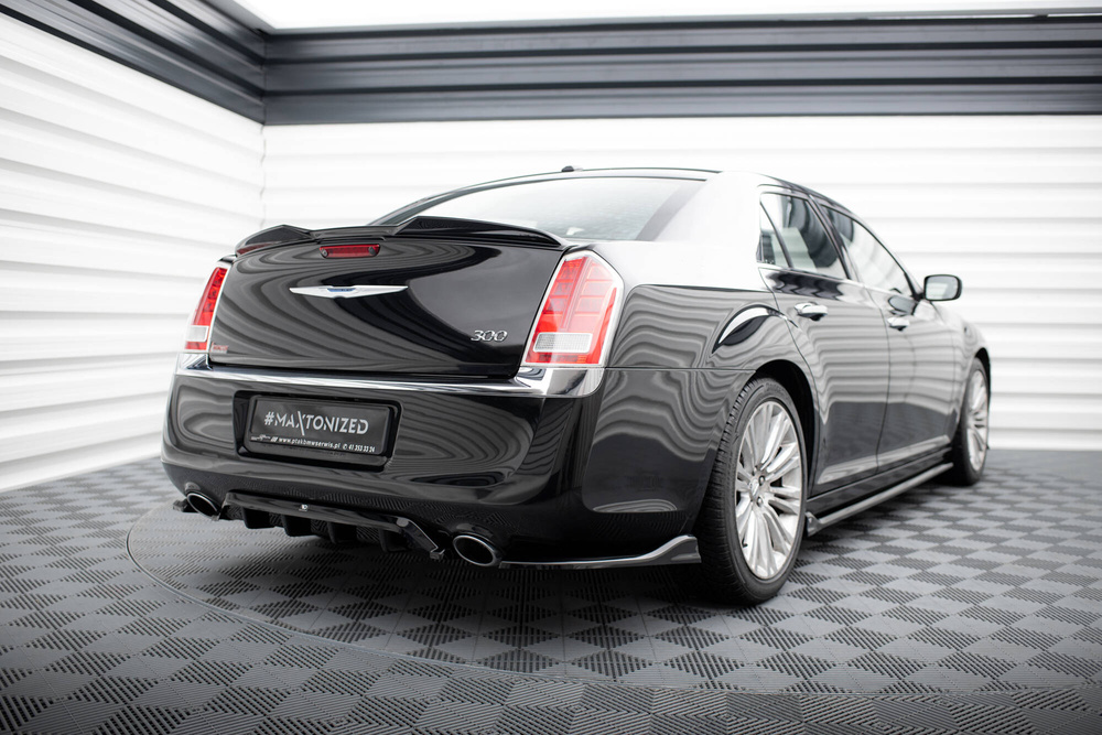 Arriere Splitter (avec une barre verticale) Chrysler 300 Mk2