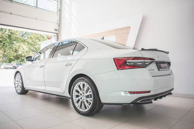 Rajouts Des Bas De Caisse Pour Skoda Superb Liftback / Combi Mk3 Facelift