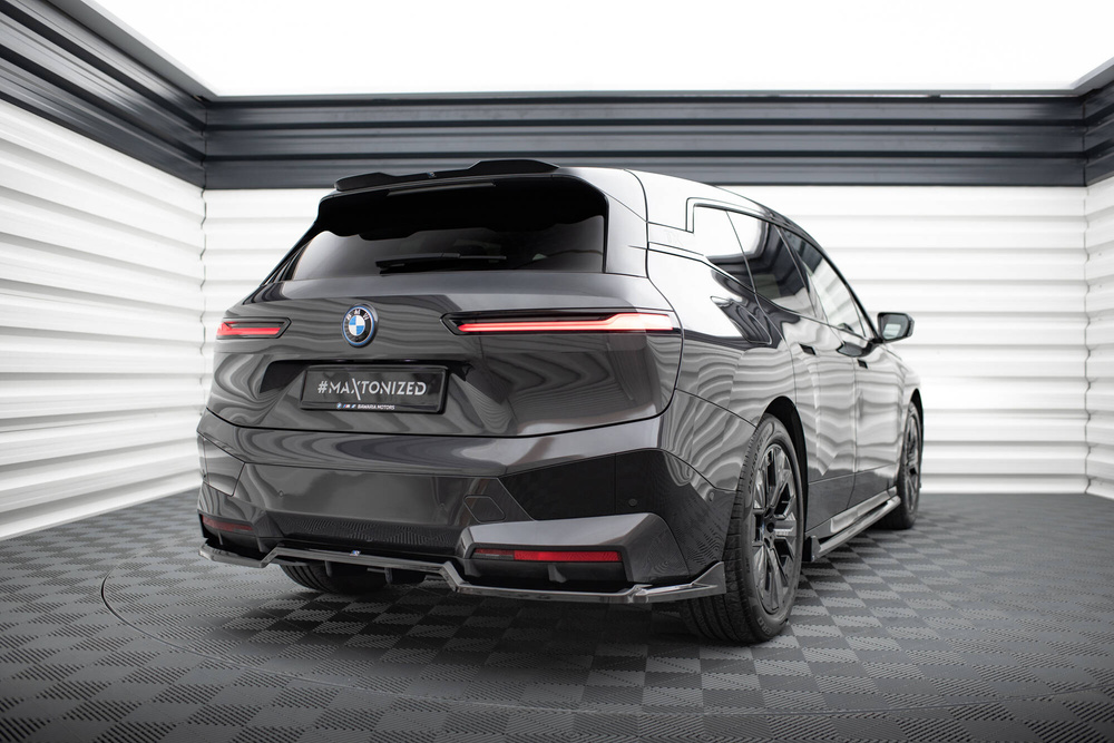 Arriere Splitter (avec une barre verticale) BMW iX M-Pack i20