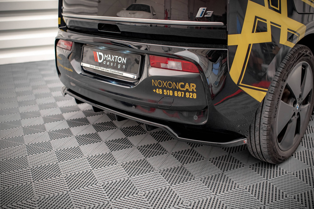 Arriere Splitter (avec une barre verticale) BMW i3 Mk1 Facelift