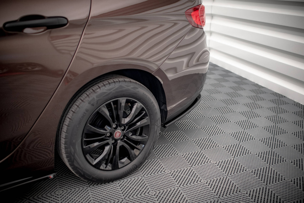 Arriere Splitter (avec une barre verticale) Fiat Tipo S Sedan Mk1