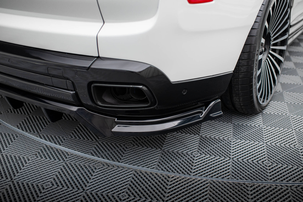Arriere Splitter (avec une barre verticale) Rolls Royce Cullinan