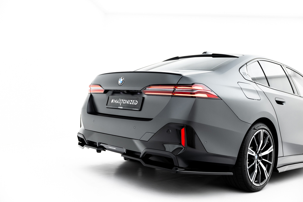 Arriere Splitter (avec une barre verticale) V.2 BMW 5 / i5 M-Pack Sedan / Touring G60 / G61