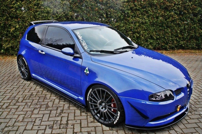 RAJOUTS DES BAS DE CAISSE POUR ALFA ROMEO 147 GTA